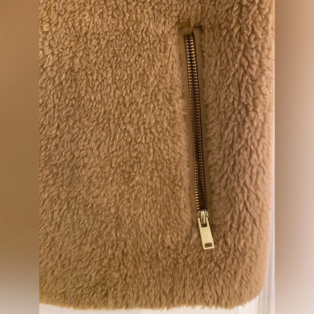 J.Crew Excursion Plush Vest. Color: Golden Tan Size Small Vest - Picture 5 of 8